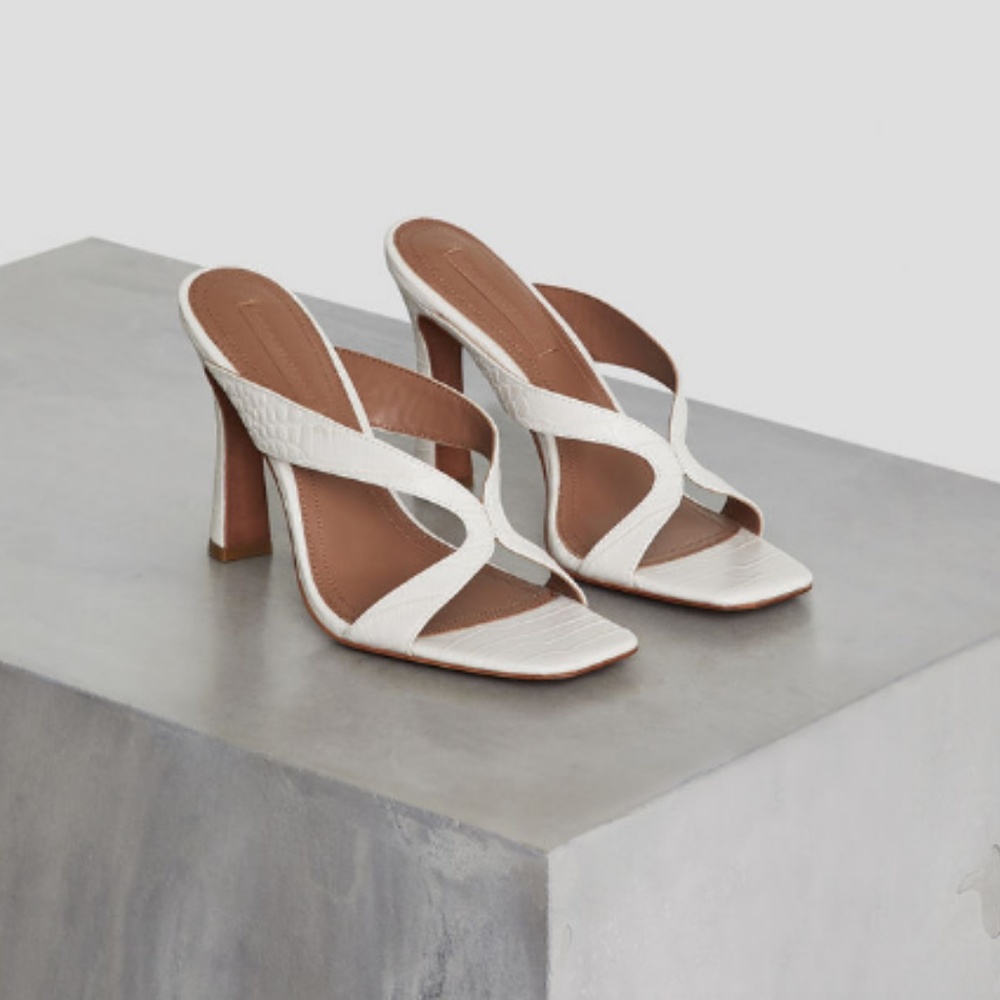 BCBGMAXAZRIA Ines Leather Sandal - SIZE 6 (36)